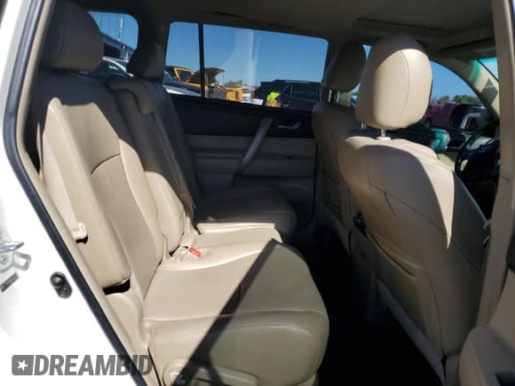 ✅ 2012 Toyota Highlander • VIN: 5TDBK3EH6CS114749 • Lot: 82207185. Listed on Copart with 152,001 mi. Free auction sales archive from the USA and detailed vehicle history report at DreamBid. Image 10.