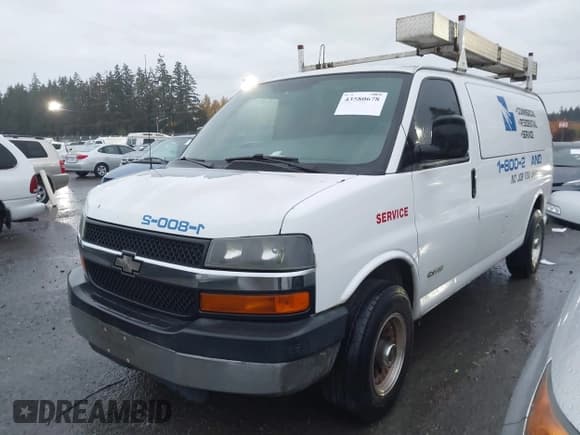 ✅ 2005 Chevrolet Express Cargo • VIN: 1GCGG25V951133416 • Lot: 43580678. Wystawiony na IAAI z przebiegiem 249 958 mil. Bezpłatny archiwum sprzedaży aukcyjnych z USA i szczegółowy raport historii pojazdu na DreamBid. Zdjęcie 2.