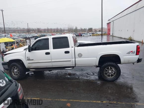 ✅ 2006 Chevrolet Silverado 2500HD LT1 • VIN: 1GCHK23D46F191371 • Лот: 41032500. Опубликован ранее на IAAI с пробегом Не указан. Бесплатный доступ к архиву аукционных продаж из США и подробный отчёт об истории автомобиля на DreamBid. Изображение 14.