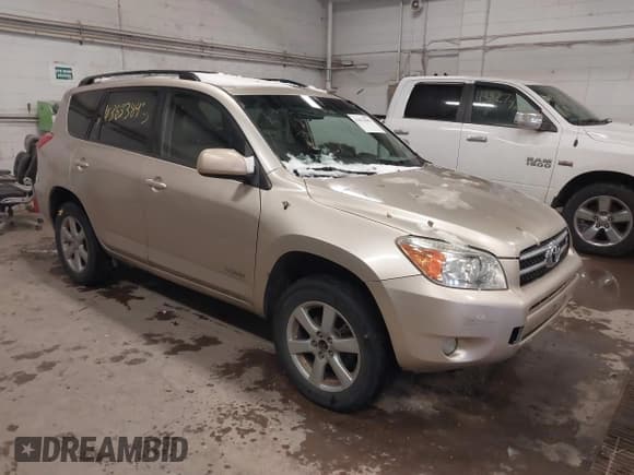 ✅ 2008 Toyota RAV4 Limited • VIN: JTMBK31V786029194 • Lot: 43833843. Wystawiony na IAAI z przebiegiem 233 086 mil. Bezpłatny archiwum sprzedaży aukcyjnych z USA i szczegółowy raport historii pojazdu na DreamBid. Zdjęcie 1.