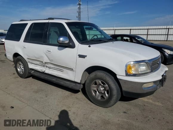 ✅ 1998 Ford Expedition XLT • VIN: 1FMRU1761WLC48353 • Lot: 46584925. Listed on Copart with 162,444 mi. Free auction sales archive from the USA and detailed vehicle history report at DreamBid. Image 4.