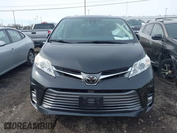 ✅ 2018 Toyota Sienna XLE • VIN: 5TDDZ3DC9JS190621 • Lot: 41777729. Listed on IAAI with 96,089 mi. Free auction sales archive from the USA and detailed vehicle history report at DreamBid. Image 12.