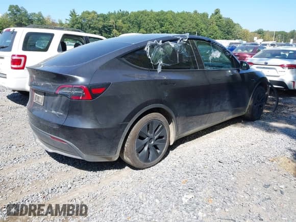 ✅ 2024 Tesla Model Y Long Range • VIN: 7SAYGAEE9RF191251 • Lot: 43147398. Wystawiony na IAAI z przebiegiem 24 890 mil. Bezpłatny archiwum sprzedaży aukcyjnych z USA i szczegółowy raport historii pojazdu na DreamBid. Zdjęcie 4.