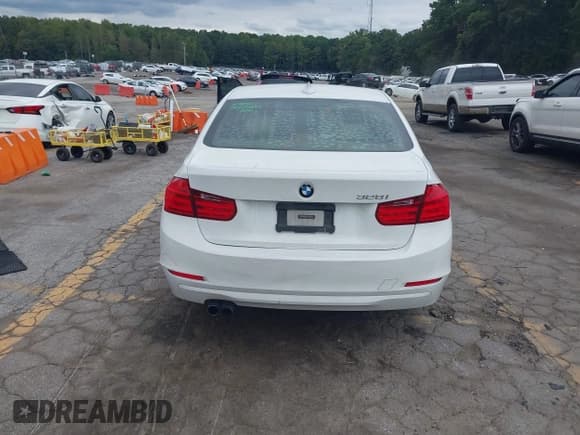 ✅ 2012 BMW 3 Series 328i • VIN: WBA3A5C52CF341655 • Лот: 43333904. Опубликован ранее на IAAI с пробегом 176 000 миль. Бесплатный доступ к архиву аукционных продаж из США и подробный отчёт об истории автомобиля на DreamBid. Изображение 16.