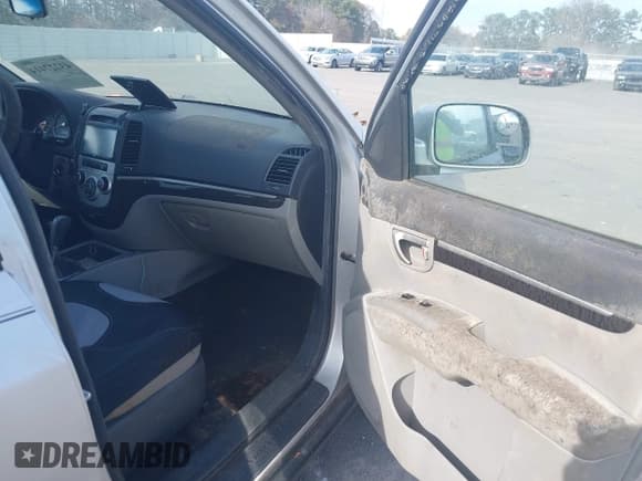 ✅ 2008 Hyundai Santa Fe GLS • VIN: 5NMSG13D68H203317 • Lot: 43727414. Listed on IAAI with Not provided. Free auction sales archive from the USA and detailed vehicle history report at DreamBid. Image 5.