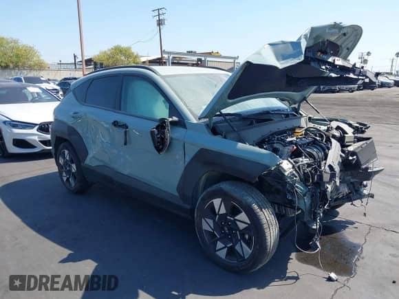 2024 Hyundai Kona SEL z VIN KM8HC3AB6RU169923, wystawiony jako IAAI lot #43021972 z przebiegiem 21 021 mil mil oraz . Historia ofert i sprzedaży dostępna na DreamBid. Obrazek 1.