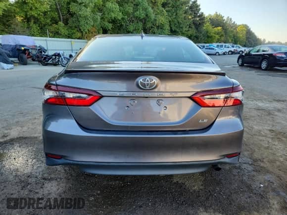 2023 Toyota Camry LE z VIN 4T1C11AK0PU125966, wystawiony jako Copart lot #86100275 z przebiegiem 45 899 mil mil oraz Szkoda całkowita • Salvage title. Historia ofert i sprzedaży dostępna na DreamBid. Obrazek 6.
