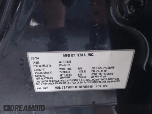 ✅ 2024 Tesla Model Y • VIN: 7SAYGDED1RF209346 • Lot: 43149037. Wystawiony na IAAI z przebiegiem 10 213 mil. Bezpłatny archiwum sprzedaży aukcyjnych z USA i szczegółowy raport historii pojazdu na DreamBid. Zdjęcie 9.