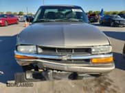 ✅ 2002 Chevrolet S-10 • VIN: 1GCCS14W328234911 • Lot: 87106365. Wystawiony na Copart z przebiegiem 144 615 mil. Bezpłatny archiwum sprzedaży aukcyjnych z USA i szczegółowy raport historii pojazdu na DreamBid. Zdjęcie 5.