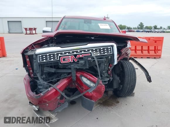 ✅ 2018 GMC Sierra 1500 Denali • VIN: 3GTP1PEC4JG379783 • Lot: 42652036. Wystawiony na IAAI z przebiegiem 95 047 mil. Bezpłatny archiwum sprzedaży aukcyjnych z USA i szczegółowy raport historii pojazdu na DreamBid. Zdjęcie 12.