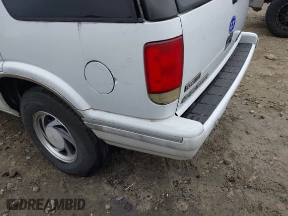 ✅ 1997 Chevrolet Blazer LS • VIN: 1GNDT13W3V2181824 • Lot: 41907453. Wystawiony na IAAI z przebiegiem 150 405 mil. Bezpłatny archiwum sprzedaży aukcyjnych z USA i szczegółowy raport historii pojazdu na DreamBid. Zdjęcie 12.