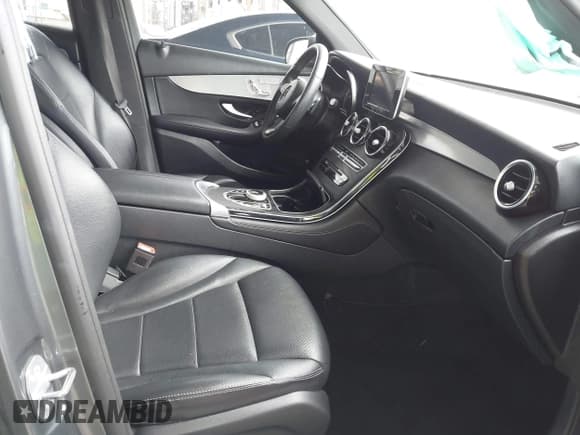✅ 2019 Mercedes-Benz GLC 300 • VIN: WDC0G4JB0KF507123 • Lot: 42194416. Listed on IAAI with 64,442 mi. Free auction sales archive from the USA and detailed vehicle history report at DreamBid. Image 5.