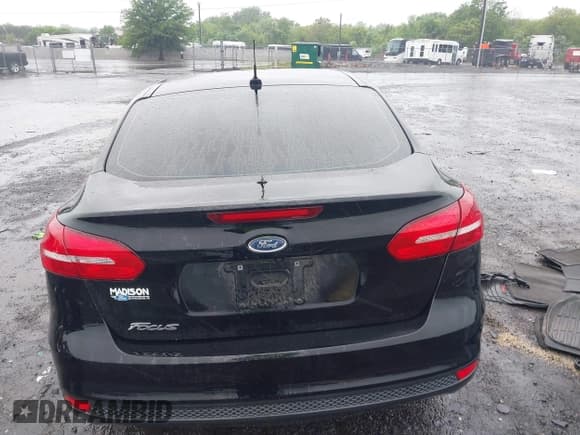 ✅ 2017 Ford Focus S • VIN: 1FADP3E27HL201371 • Lot: 42258266. Wystawiony na IAAI z przebiegiem 68 872 mil. Bezpłatny archiwum sprzedaży aukcyjnych z USA i szczegółowy raport historii pojazdu na DreamBid. Zdjęcie 17.