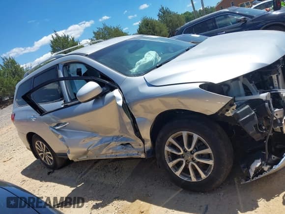 ✅ 2015 Nissan Pathfinder SL • VIN: 5N1AR2MM6FC668911 • Lot: 42344670. Wystawiony na IAAI z przebiegiem 70 204 mil. Bezpłatny archiwum sprzedaży aukcyjnych z USA i szczegółowy raport historii pojazdu na DreamBid. Zdjęcie 13.