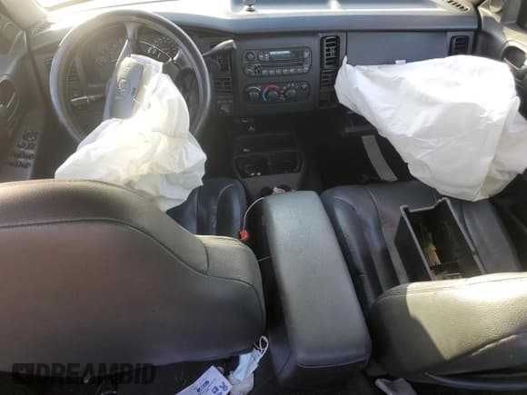 ✅ 2002 Dodge Dakota Sport • VIN: 1B7HG38N82S697439 • Lot: 44282155. Wystawiony na Copart z przebiegiem 239 414 mil. Bezpłatny archiwum sprzedaży aukcyjnych z USA i szczegółowy raport historii pojazdu na DreamBid. Zdjęcie 8.