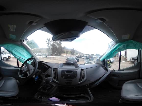 ✅ 2018 Ford Transit XL • VIN: 1FMZK1YM0JKA80139 • Lot: 41786995. Wystawiony na IAAI z przebiegiem 86 789 mil. Bezpłatny archiwum sprzedaży aukcyjnych z USA i szczegółowy raport historii pojazdu na DreamBid. Zdjęcie 21.