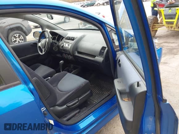 ✅ 2008 Honda Fit Sport • VIN: JHMGD38628S046067 • Lot: 43611583. Wystawiony na IAAI z przebiegiem 266 264 mil. Bezpłatny archiwum sprzedaży aukcyjnych z USA i szczegółowy raport historii pojazdu na DreamBid. Zdjęcie 5.