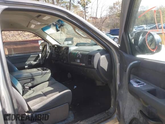 2007 Chevrolet Silverado 1500 1LT z VIN 2GCEK19J271680452, wystawiony jako IAAI lot #43491345 z przebiegiem 182 547 mil mil oraz . Historia ofert i sprzedaży dostępna na DreamBid. Obrazek 5.