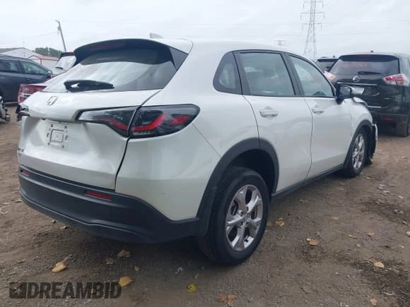 ✅ 2024 Honda HR-V LX • VIN: 3CZRZ2H35RM771808 • Lot: 43045094. Listed on IAAI with 13,817 mi. Free auction sales archive from the USA and detailed vehicle history report at DreamBid. Image 4.