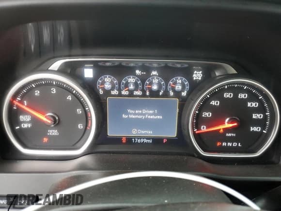 ✅ 2021 Chevrolet Silverado 1500 High Country • VIN: 1GCUYHET6MZ293500 • Lot: 66475034. Wystawiony na Copart z przebiegiem 17 699 mil. Bezpłatny archiwum sprzedaży aukcyjnych z USA i szczegółowy raport historii pojazdu na DreamBid. Zdjęcie 9.