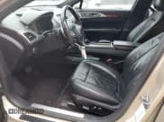 ✅ 2017 Lincoln MKZ Reserve • VIN: 3LN6L5F91HR637541 • Lot: 92937905. Wystawiony na Copart z przebiegiem 66 445 mil. Bezpłatny archiwum sprzedaży aukcyjnych z USA i szczegółowy raport historii pojazdu na DreamBid. Zdjęcie 7.