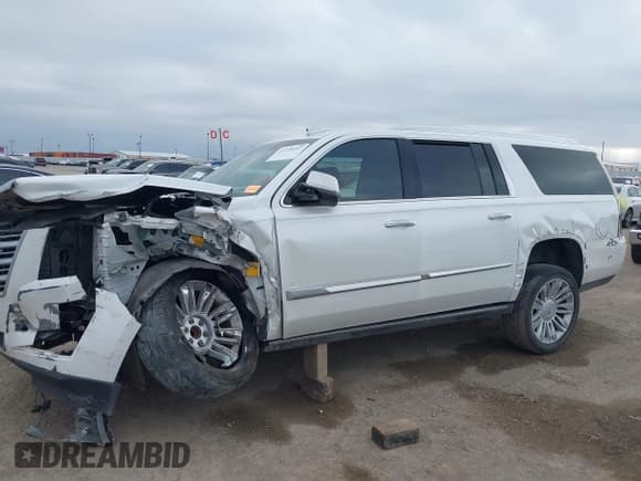 ✅ 2016 Cadillac Escalade ESV Platinum • VIN: 1GYS3KKJXGR417479 • Lot: 41229407. Wystawiony na IAAI z przebiegiem 139 024 mil. Bezpłatny archiwum sprzedaży aukcyjnych z USA i szczegółowy raport historii pojazdu na DreamBid. Zdjęcie 6.