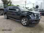 2017 Chevrolet Suburban Premier z VIN 1GNSCJKC2HR115257, wystawiony jako Copart lot #70398544 z przebiegiem 110 577 mil mil oraz Szkoda całkowita • Salvage title. Historia ofert i sprzedaży dostępna na DreamBid. Obrazek 4.
