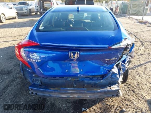 ✅ 2018 Honda Civic Touring • VIN: JHMFC1F97JX004941 • Lot: 43673368. Listed on IAAI with 105,647 mi. Free auction sales archive from the USA and detailed vehicle history report at DreamBid. Image 17.