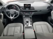 ✅ 2020 Audi Q5 • VIN: WA1ANBFY8L2066765 • Lot: 88794945. Wystawiony na Copart z przebiegiem 121 741 mil. Bezpłatny archiwum sprzedaży aukcyjnych z USA i szczegółowy raport historii pojazdu na DreamBid. Zdjęcie 8.