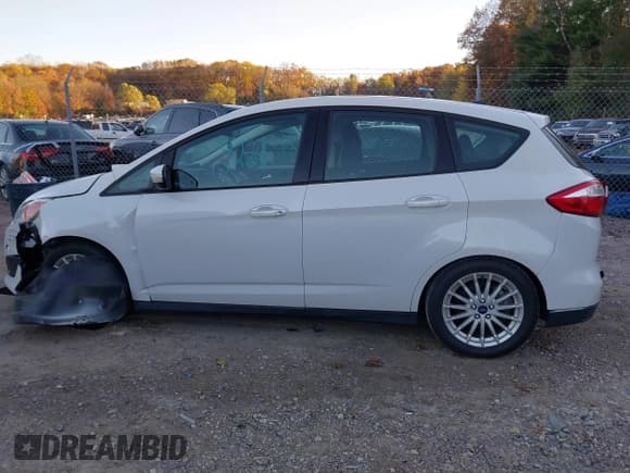 ✅ 2013 Ford C-Max SE • VIN: 1FADP5AU3DL537113 • Lot: 43599224. Wystawiony na IAAI z przebiegiem 61 392 mil. Bezpłatny archiwum sprzedaży aukcyjnych z USA i szczegółowy raport historii pojazdu na DreamBid. Zdjęcie 14.
