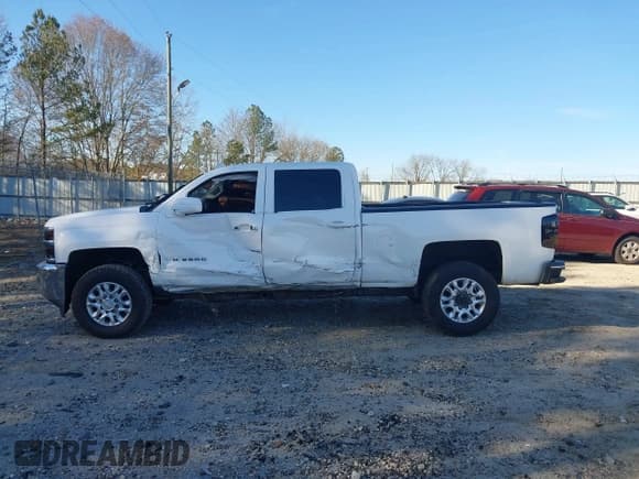 ✅ 2015 Chevrolet Silverado 2500HD LT • VIN: 1GC1CVEG5FF101541 • Lot: 41187622. Wystawiony na IAAI z przebiegiem 295 925 mil. Bezpłatny archiwum sprzedaży aukcyjnych z USA i szczegółowy raport historii pojazdu na DreamBid. Zdjęcie 14.