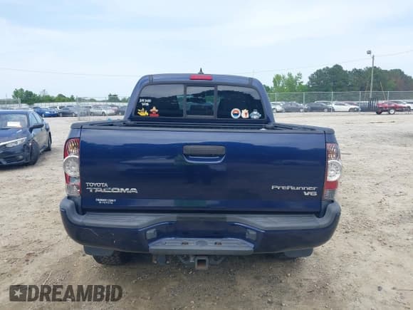 ✅ 2012 Toyota Tacoma PreRunner • VIN: 5TFJU4GN7CX016824 • Lot: 42272110. Listed on IAAI with 165,182 mi. Free auction sales archive from the USA and detailed vehicle history report at DreamBid. Image 16.