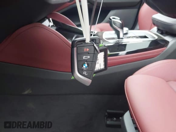 ✅ 2025 BMW X4 xDrive30i • VIN: 5UX33DT0XS9Z76047 • Lot: 43004849. Listed on IAAI with 2,038 mi. Free auction sales archive from the USA and detailed vehicle history report at DreamBid. Image 11.