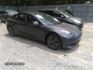 ✅ 2023 Tesla Model 3 Long Range • VIN: 5YJ3E1EB2PF633240 • Lot: 39650160. Wystawiony na IAAI z przebiegiem 15 628 mil. Bezpłatny archiwum sprzedaży aukcyjnych z USA i szczegółowy raport historii pojazdu na DreamBid. Zdjęcie 1.