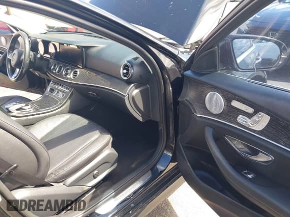 ✅ 2018 Mercedes-Benz E 300 • VIN: WDDZF4JBXJA327472 • Lot: 43245269. Listed on IAAI with 63,797 mi. Free auction sales archive from the USA and detailed vehicle history report at DreamBid. Image 5.