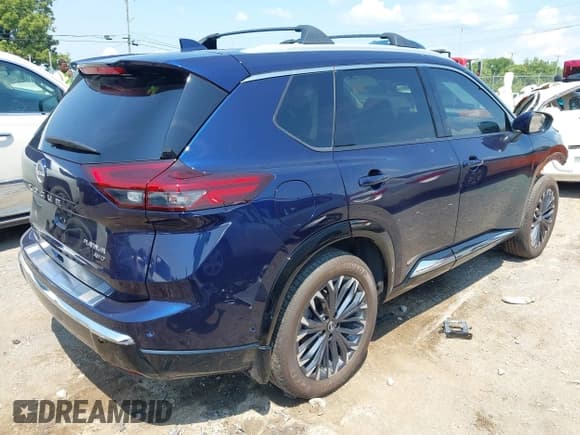 ✅ 2025 Nissan Rogue Platinum • VIN: JN8BT3DD7SW301691 • Lot: 42990599. Listed on IAAI with 5,471 mi. Free auction sales archive from the USA and detailed vehicle history report at DreamBid. Image 4.