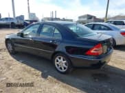 ✅ 2002 Mercedes-Benz C 230/260/280/320 • VIN: WDBRF61J42F179299 • Lot: 40746971. Wystawiony na IAAI z przebiegiem 110 494 mil. Bezpłatny archiwum sprzedaży aukcyjnych z USA i szczegółowy raport historii pojazdu na DreamBid. Zdjęcie 3.