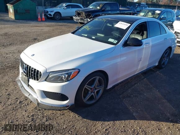 ✅ 2015 Mercedes-Benz C 300 • VIN: 55SWF4KB1FU034987 • Lot: 43615154. Wystawiony na IAAI z przebiegiem 110 395 mil. Bezpłatny archiwum sprzedaży aukcyjnych z USA i szczegółowy raport historii pojazdu na DreamBid. Zdjęcie 2.