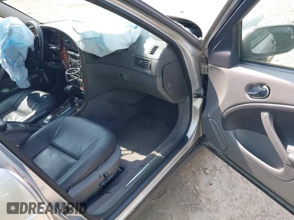 ✅ 2000 Saab 9-5 SE • VIN: YS3EF48Z4Y3068349 • Lot: 42697306. Listed on IAAI with 130,668 mi. Free auction sales archive from the USA and detailed vehicle history report at DreamBid. Image 5.