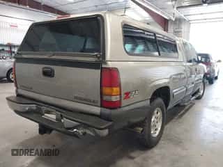 2000 Chevrolet Silverado 1500 LS z VIN 1GCEK19T1YE336600, wystawiony jako IAAI lot #42383410 z przebiegiem 64 920 mil mil oraz . Historia ofert i sprzedaży dostępna na DreamBid. Obrazek 4.