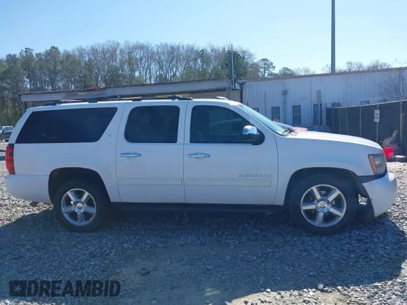 ✅ 2011 Chevrolet Suburban LT • VIN: 1GNSCJE05BR357775 • Lot: 41807667. Wystawiony na IAAI z przebiegiem 327 313 mil. Bezpłatny archiwum sprzedaży aukcyjnych z USA i szczegółowy raport historii pojazdu na DreamBid. Zdjęcie 13.