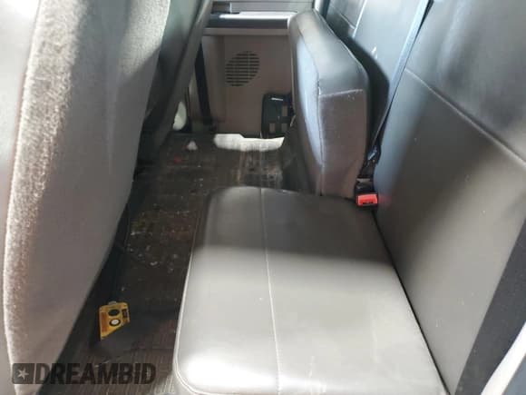 ✅ 2010 Ford F-250 XL • VIN: 1FTSX2B50AEB25559 • Lot: 82150105. Wystawiony na Copart z przebiegiem 14 835 mil. Bezpłatny archiwum sprzedaży aukcyjnych z USA i szczegółowy raport historii pojazdu na DreamBid. Zdjęcie 10.