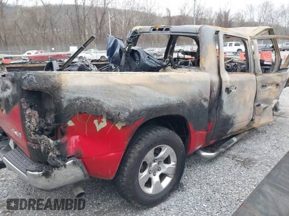 2019 Ram 1500 Big Horn z VIN 1C6RRFFG0KN816224, wystawiony jako IAAI lot #41509938 z przebiegiem Nie podano mil oraz . Historia ofert i sprzedaży dostępna na DreamBid. Obrazek 4.