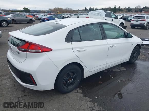 ✅ 2017 Hyundai Ioniq Blue • VIN: KMHC65LC3HU051703 • Lot: 41770571. Wystawiony na IAAI z przebiegiem 138 424 mil. Bezpłatny archiwum sprzedaży aukcyjnych z USA i szczegółowy raport historii pojazdu na DreamBid. Zdjęcie 4.