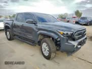 ✅ 2025 Toyota Tacoma SR5 • VIN: 3TMLB5JN9SM125531 • Lot: 94827635. Wystawiony na Copart z przebiegiem 6 018 mil. Bezpłatny archiwum sprzedaży aukcyjnych z USA i szczegółowy raport historii pojazdu na DreamBid. Zdjęcie 4.