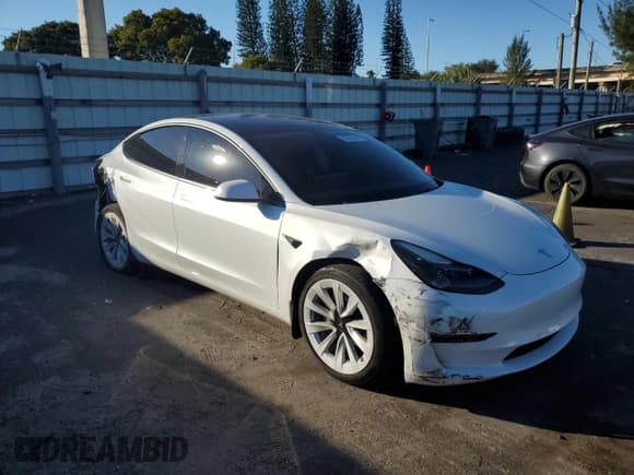 ✅ 2021 Tesla Model 3 Standard Range Plus • VIN: 5YJ3E1EA1MF064478 • Lot: 93518245. Wystawiony na Copart z przebiegiem 56 150 mil. Bezpłatny archiwum sprzedaży aukcyjnych z USA i szczegółowy raport historii pojazdu na DreamBid. Zdjęcie 4.