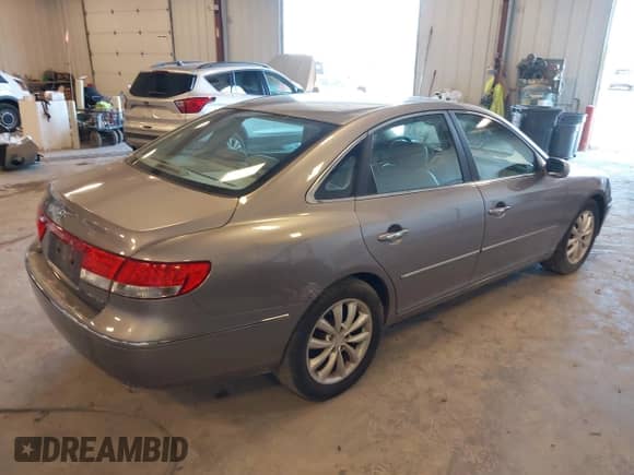 2007 Hyundai Azera SE с VIN KMHFC46F87A173110, выставлен на аукционе IAAI как лот 42275974 с пробегом 208 901 миль миль и . История ставок и продаж доступна на DreamBid. Изображение 4.