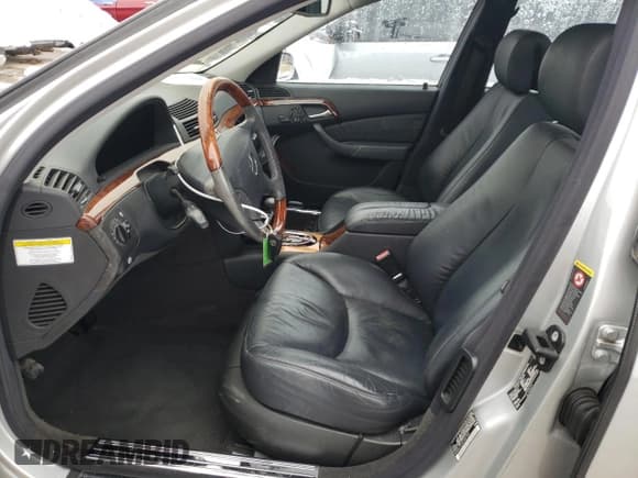 ✅ 2006 Mercedes-Benz S 500 • VIN: WDBNG75JX6A481582 • Lot: 76403794. Wystawiony na Copart z przebiegiem 130 480 mil. Bezpłatny archiwum sprzedaży aukcyjnych z USA i szczegółowy raport historii pojazdu na DreamBid. Zdjęcie 7.