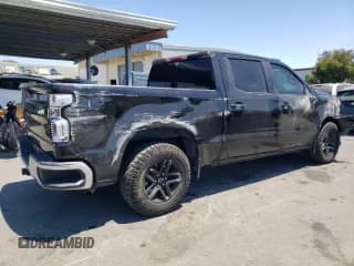 ✅ 2019 Chevrolet Silverado 1500 LT • VIN: 1GCPWCED8KZ119598 • Lot: 61671564. Wystawiony na Copart z przebiegiem 136 330 mil. Bezpłatny archiwum sprzedaży aukcyjnych z USA i szczegółowy raport historii pojazdu na DreamBid. Zdjęcie 3.