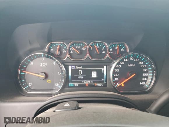 ✅ 2018 Chevrolet Suburban LT • VIN: 1GNSKHKC7JR126448 • Lot: 76204934. Wystawiony na Copart z przebiegiem 190 846 mil. Bezpłatny archiwum sprzedaży aukcyjnych z USA i szczegółowy raport historii pojazdu na DreamBid. Zdjęcie 9.